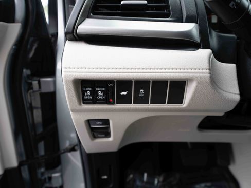 Used 2025 Honda Odyssey EX-L image 11