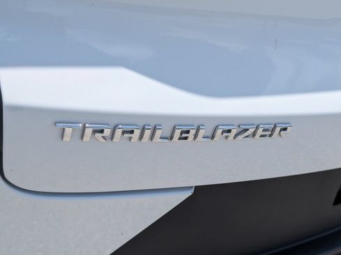Used 2023 Chevrolet TrailBlazer LS FWD image 9