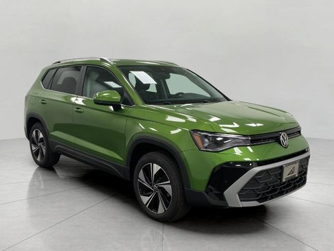 New 2025 Volkswagen Taos SE image 1