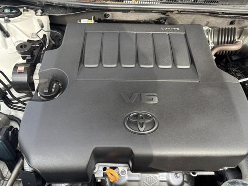 Used 2018 Toyota Avalon Limited image 16