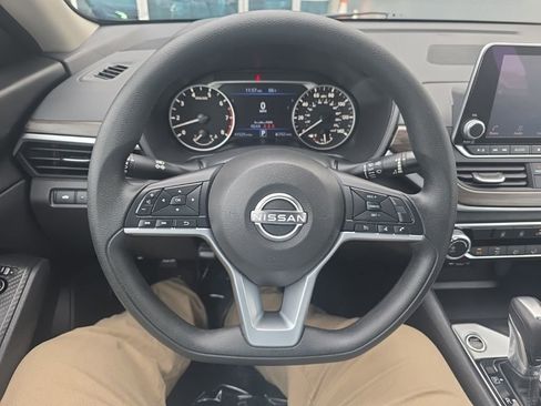 Used 2025 Nissan Altima 2.5 SV FWD image 20