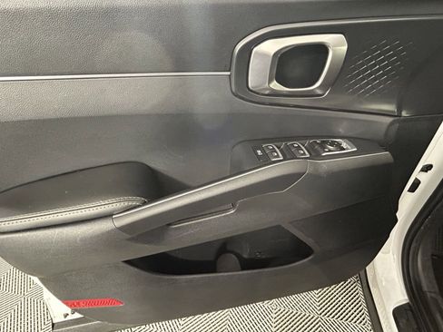 Used 2024 Kia Sorento S image 16