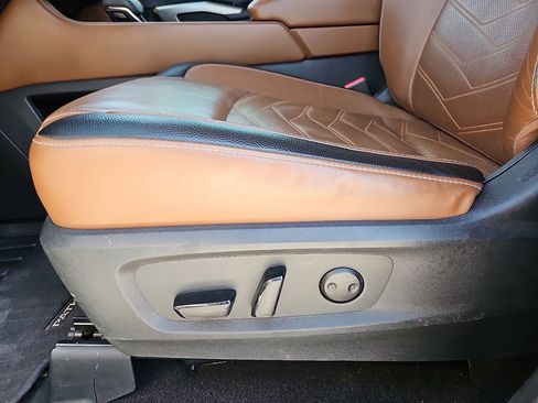 Used 2023 Nissan Pathfinder Platinum FWD image 14