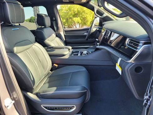 Used 2025 Jeep Grand Wagoneer L Series II Obsidian w/ Quick Order Packagew 28T image 17