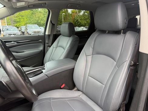 Used 2021 Buick Enclave Essence w/ Sound and Sites Package AWD/4WD image 9