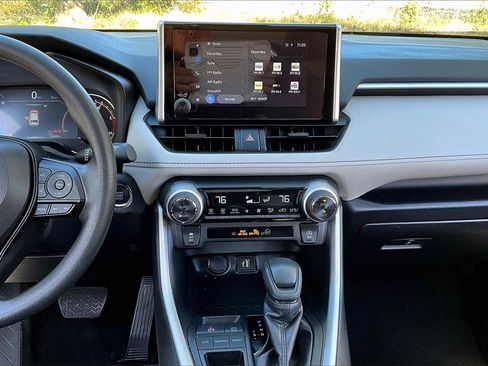 Used 2025 Toyota RAV4 XLE image 9