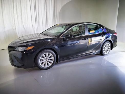 Used 2020 Toyota Camry SE image 14