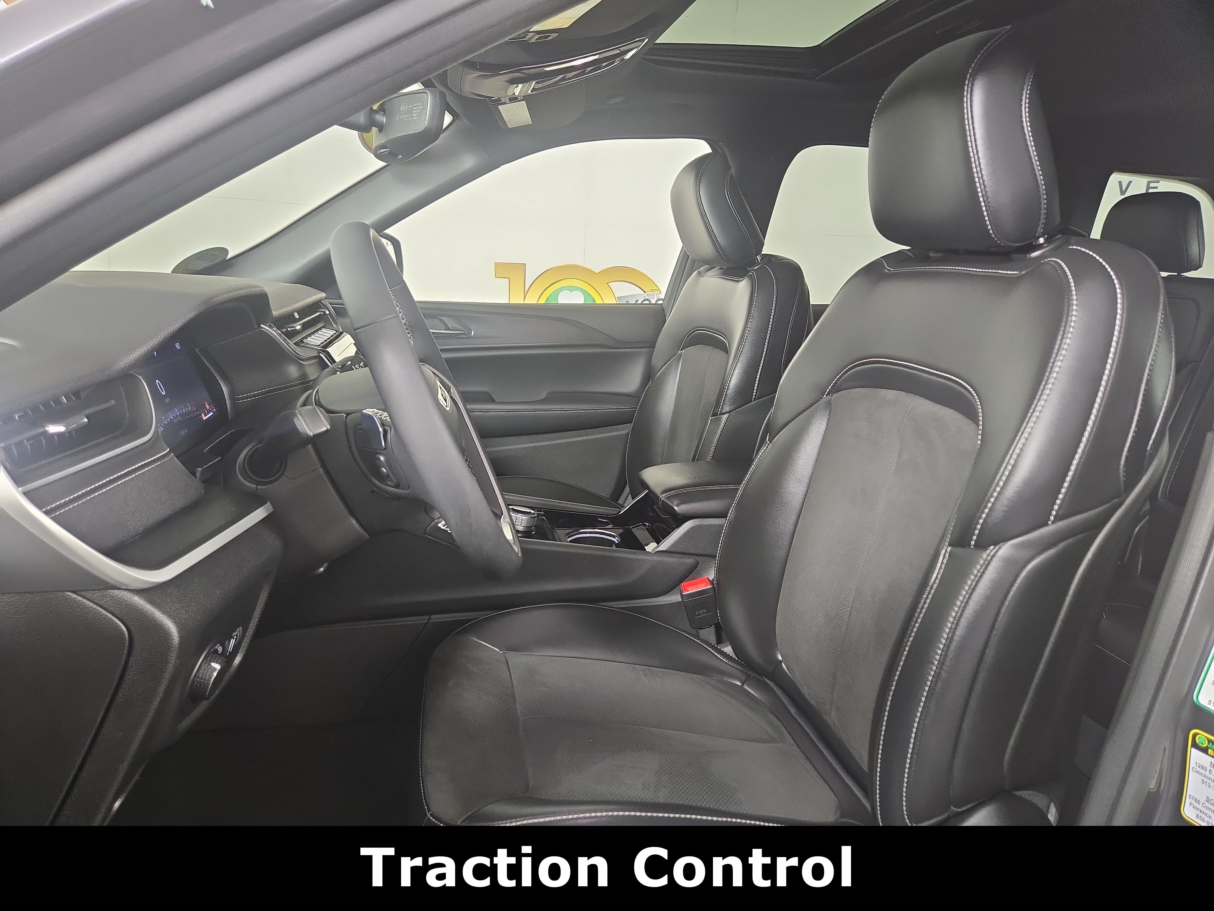 Used 2023 Jeep Grand Cherokee Altitude AWD/4WD image 11