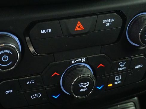 Used 2019 Jeep Renegade Altitude w/ Quick Order Package 2XM image 29