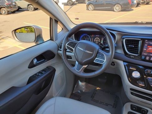 Certified 2018 Chrysler Pacifica Touring-L Plus image 7