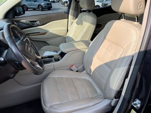 Used 2017 GMC Acadia Denali w/ Technology Package FWD image 8