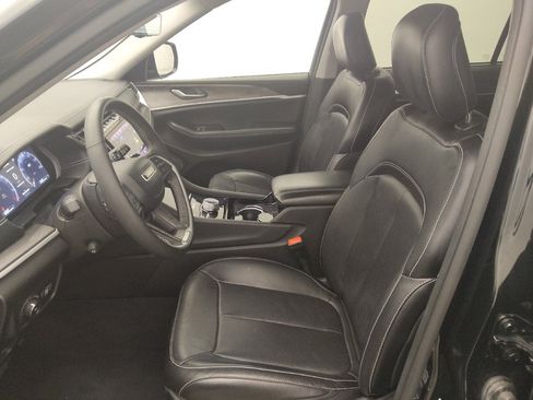 Used 2023 Jeep Grand Cherokee L Limited w/ Luxury Tech Group II AWD/4WD image 17