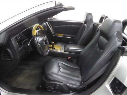 Used 2004 Cadillac XLR RWD image 27