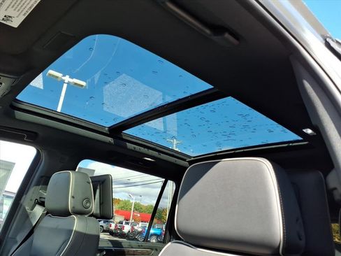 New 2026 Chevrolet Suburban Premier image 16