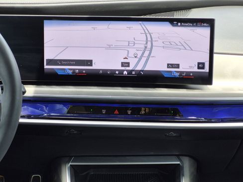 Used 2025 BMW 740i w/ Premium Package RWD image 21