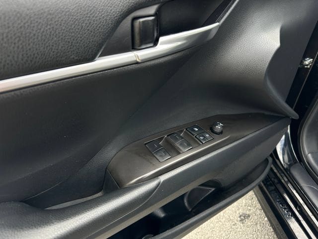 Used 2021 Toyota Camry SE FWD image 11