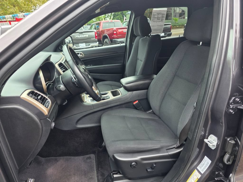 Used 2017 Jeep Grand Cherokee Laredo w/ Quick Order Package 23E AWD/4WD image 7