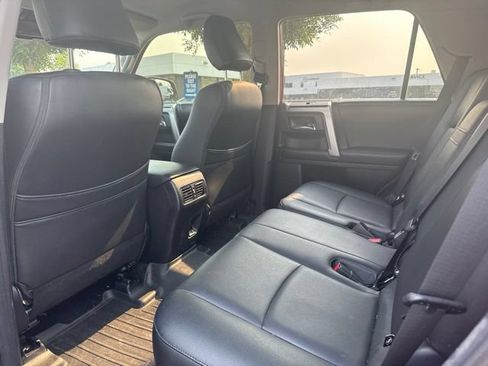 Used 2020 Toyota 4Runner SR5 AWD/4WD image 12