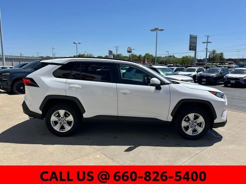 Used 2021 Toyota RAV4 XLE w/ Carpet Mat Package (TMS) image 4