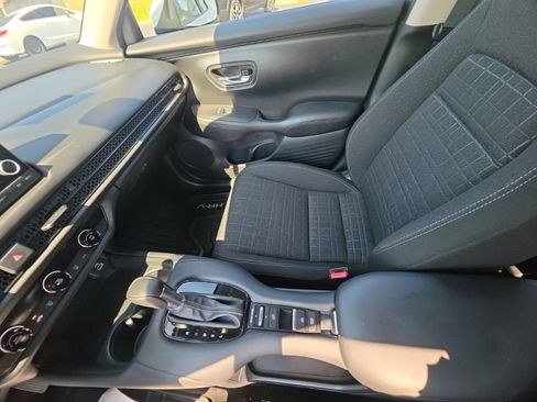 Used 2025 Honda HR-V LX image 23
