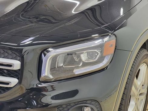 Used 2023 Mercedes-Benz GLB 250 4MATIC image 11