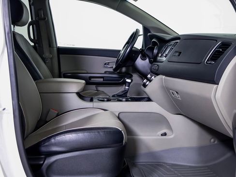 Used 2021 Kia Sedona EX image 7