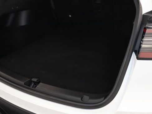 Used 2022 Tesla Model Y Long Range AWD/4WD image 27