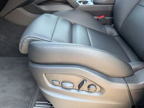 Certified 2025 Porsche Cayenne image 28