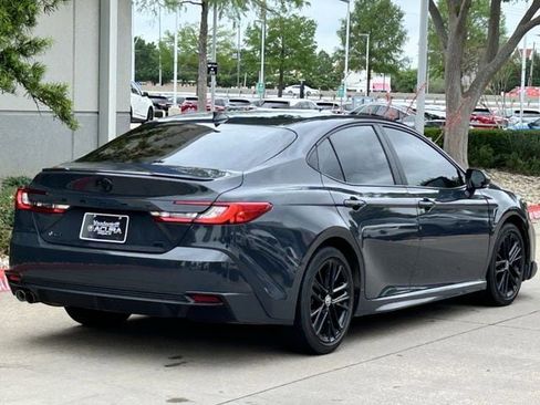 Used 2025 Toyota Camry SE image 4