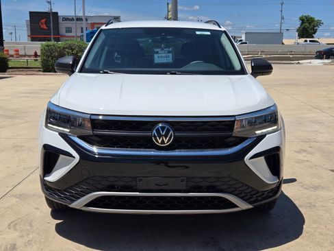 Used 2023 Volkswagen Taos S FWD image 2