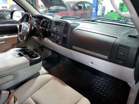 Used 2011 Chevrolet Silverado 1500 LT image 16