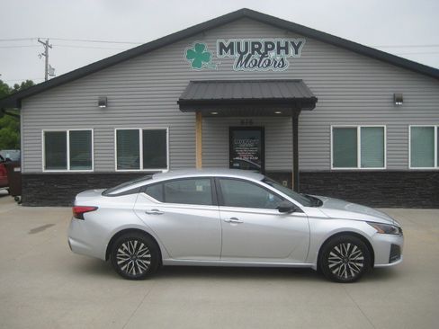 Used 2024 Nissan Altima 2.5 SV AWD/4WD image 1