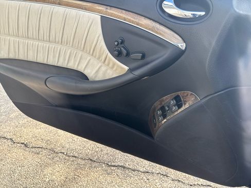 Used 2009 Mercedes-Benz CLK 550 Cabriolet w/ Premium I Pkg image 30
