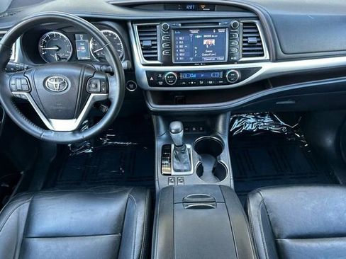 Used 2014 Toyota Highlander XLE image 13