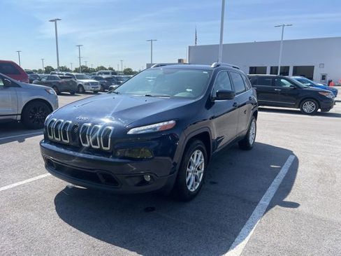 Used 2015 Jeep Cherokee Latitude AWD/4WD image 3