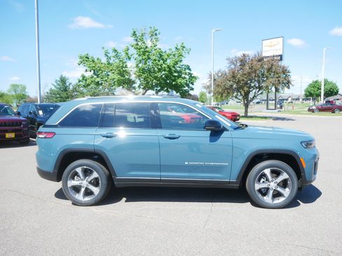 New 2026 Jeep Grand Cherokee Limited w/ Luxury Tech Group II AWD/4WD image 2