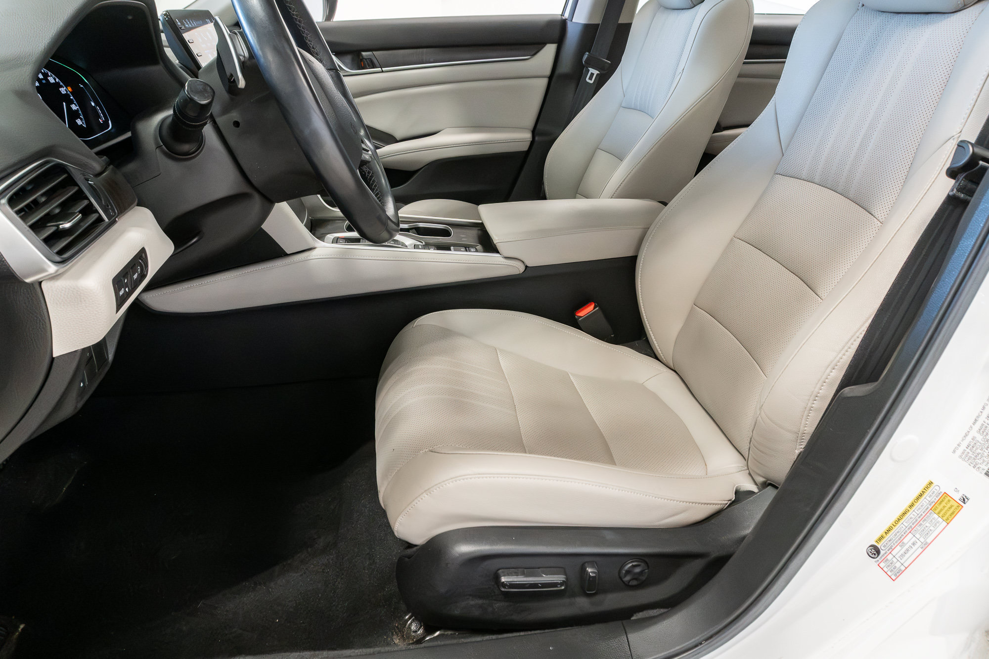 Used 2021 Honda Accord Touring image 11
