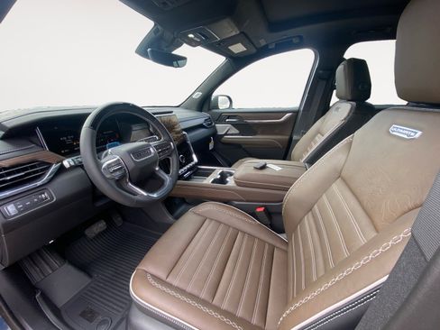 New 2026 GMC Acadia Denali Ultimate w/ LPO, Floor Liner Package image 23