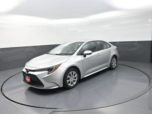Used 2022 Toyota Corolla LE FWD image 36