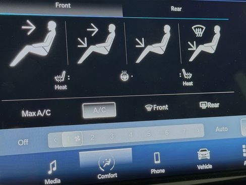 Used 2024 Chrysler Pacifica Touring-L image 23