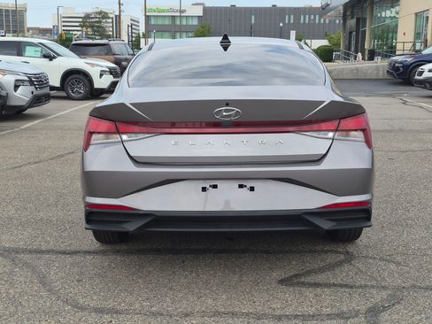 Used 2023 Hyundai Elantra SE FWD image 7