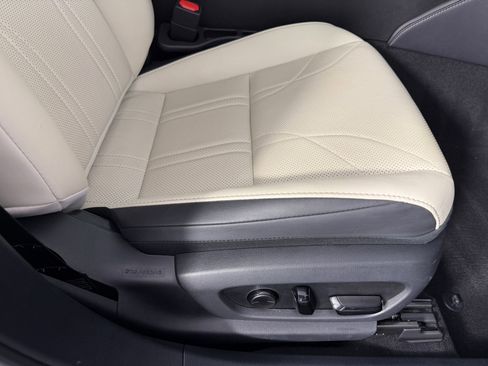 Used 2024 Lexus ES 350 w/ Technology Package image 35