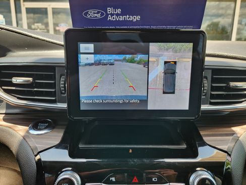 Certified 2022 Ford Explorer Limited w/ Equipment Group 301A RWD image 12