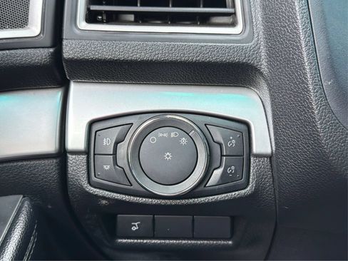 Used 2017 Ford Explorer XLT w/ Equipment Group 202A AWD/4WD image 21