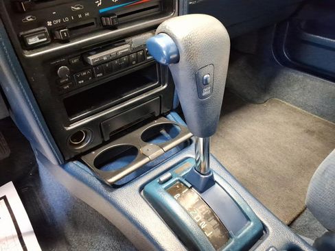 Used 1991 Toyota Camry Deluxe FWD image 13