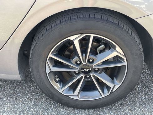 Used 2023 Kia Forte LXS image 9