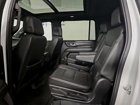 Used 2021 Chevrolet Suburban LT RWD image 10