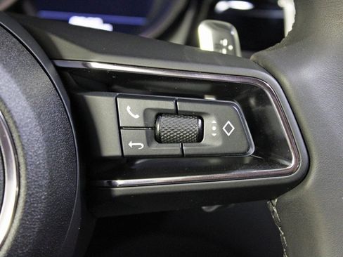 Used 2025 Porsche Macan image 24