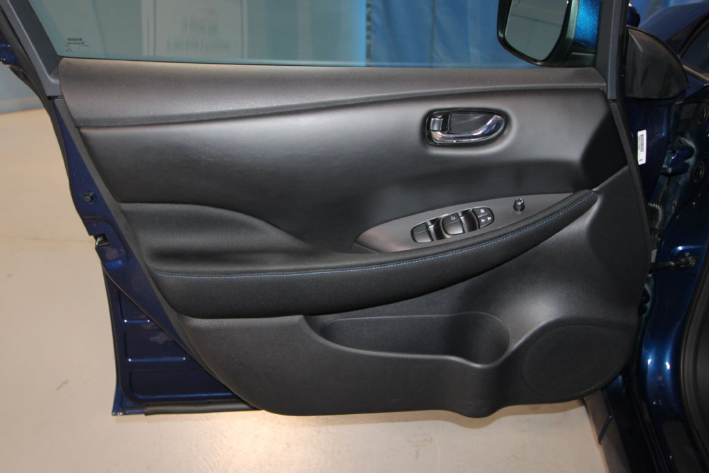 Used 2025 Nissan Leaf S FWD image 5