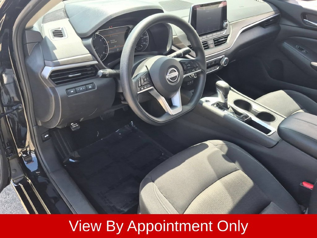 Used 2025 Nissan Altima 2.5 SV FWD image 11